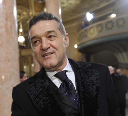 Becali candideaza la parlamentare sub sigla USL, pe listele PNL, in sectorul 6