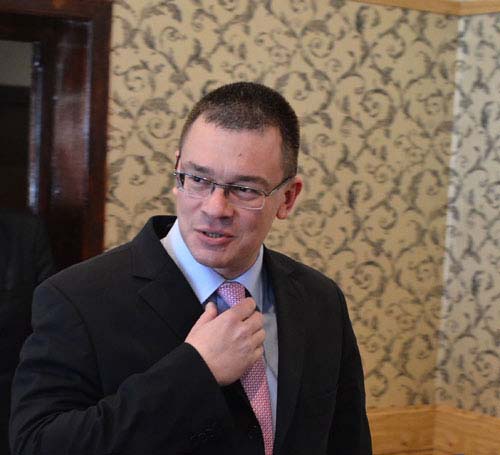 MOTIUNEA DE CENZURA Premierul Ungureanu: „Altii trebuie sa aiba emotii, nu eu”