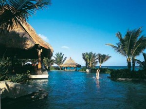 Necker Island - The pool by the sea - Ziarul National