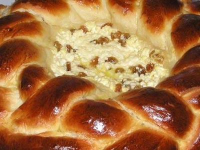 Pasca delicioasa cu branza dulce si stafide. Reteta simpla pentru masa de Pasti