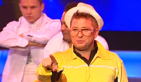 ROMANII AU TALENT, sezonul 2: Pavel Bartos canta si danseaza de mama focului, in semifinala 4! – VIDEO