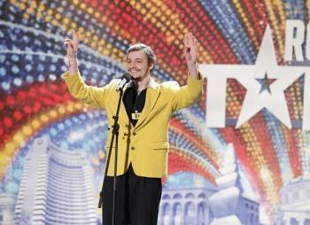 (VIDEO) Romanii au Talent  sezonul 2: Razvan Alexe  a ridicat juriul si sala in picioare!