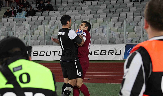 (VIDEO) SCANDAL LA CLUJ. Meciul U Cluj – CFR Cluj, intrerupt in minutul 32!