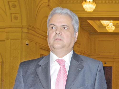 ADRIAN NASTASE ar fi lasat un BILET DE ADIO: „Imi pare rau ca trebuie sa asistati la asa ceva!”