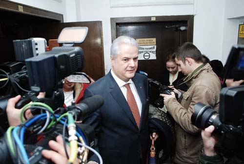 Nastase crede ca DNA nu-i asculta noaptea telefoanele