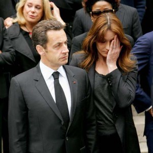 Carla-Bruni medalion - Ziarul National