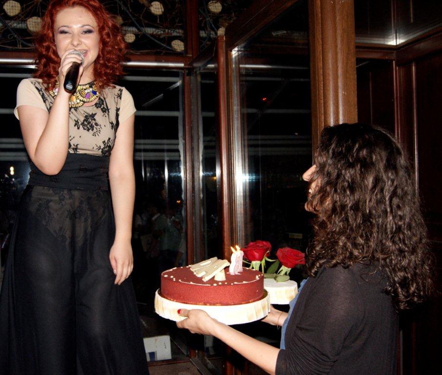 Dya, petrecere surpriza intr-un club bucurestean – FOTO