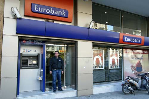 Romania va fi obligata sa salveze bancile din Grecia