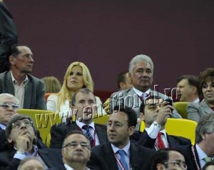 Patzaichin, alaturi de Elena Udrea si Adriean Videanu Finala UEFA Diana 0027_resize - Ziarul National