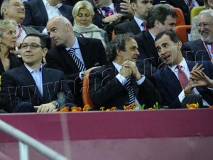 Platini cu Ponta si Printul Felipe Finala UEFA Diana 0020_resize_1 - Ziarul National