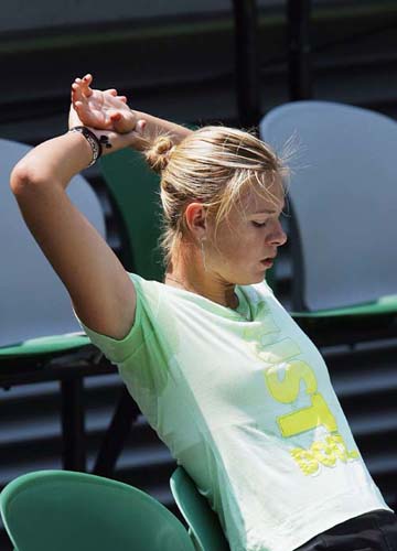 Sarapova a zdrobit-o pe Cadantu la Roland Garros