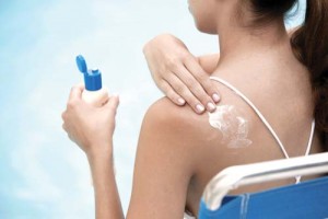 Woman Applying Sunscreen - Ziarul National