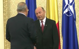 Basescu a refuzat sa dea mana cu Marga, la depunerea juramantului. Ce i-a reprosat presedintele!