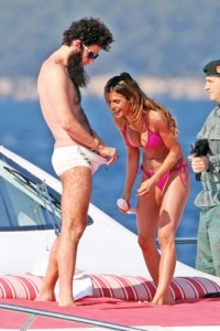 SACHA BARON COHEN ET ELISABETTA CANALIS SUR UN YACHT AU CAP D - Ziarul National'AN