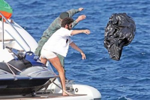 SACHA BARON COHEN ET ELISABETTA CANALIS SUR UN YACHT AU CAP D - Ziarul National'AN