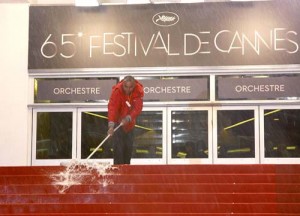PLUIE SUR LE TAPIS ROUGE DE CANNES - Ziarul National