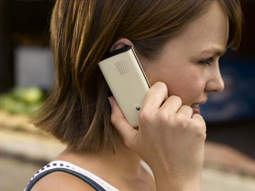 Adresele de e-mail si numerele de telefon, „spionate” sase luni
