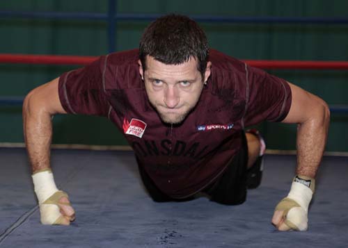 Carl Froch se uita cite trei ore pe zi la meciurile lui Bute