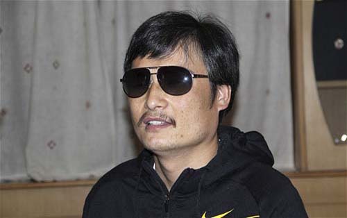 Un dizident chinez orb a evadat la Ambasada SUA