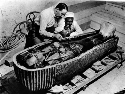 HOWARD CARTER s-a imbolnavit de cancer dupa ce a descoperit mormantul lui TUTANKAMON