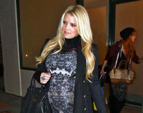 Jessica Simpson a nascut cu manichiurista langa ea
