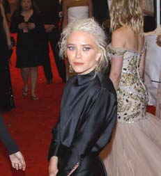 Mary-Kate Olsen s-a combinat cu fratele lui Sarkozy