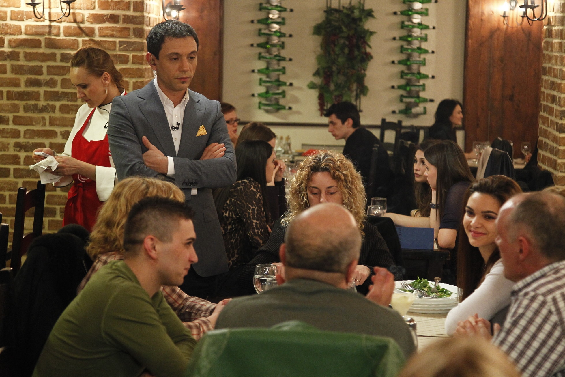 MASTERCHEF, 15 mai: Concurentii fac cumparaturi, gatesc si servesc intr-un restaurant din Bucuresti – FOTO