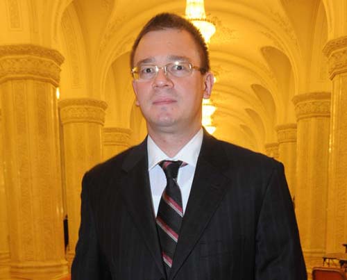 Ungureanu: Voi candida la parlamentare pe listele unei noi aliante electorale
