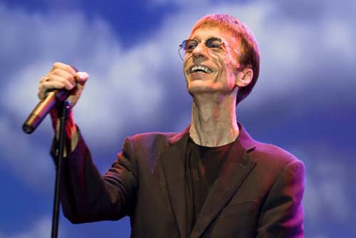 Robin Gibb, de la Bee Gees, a pierit rapus de cancer