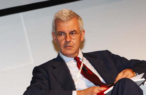 Fostul sef al UniCredit, pus sub acuzare pentru frauda