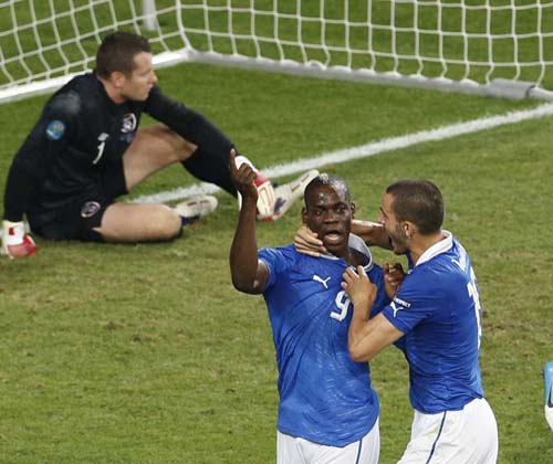 Balotelli a rabufnit dupa golul cu Irlanda: „Sunteti niste fii de curve!”