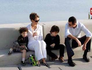 Bashar al-Assad si familia lui, prizonieri la palat