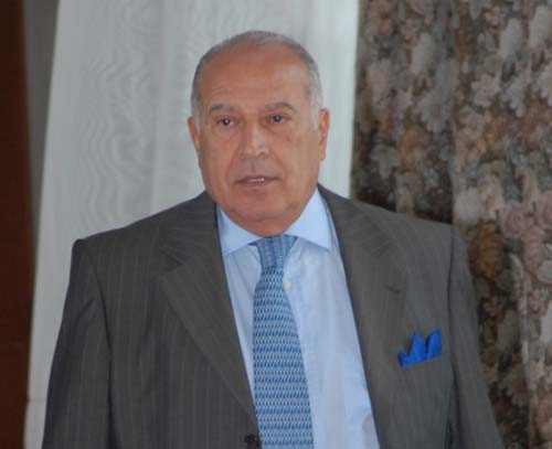 Voiculescu isi vara dosarul “ICA” sub presul demisiei din Senat
