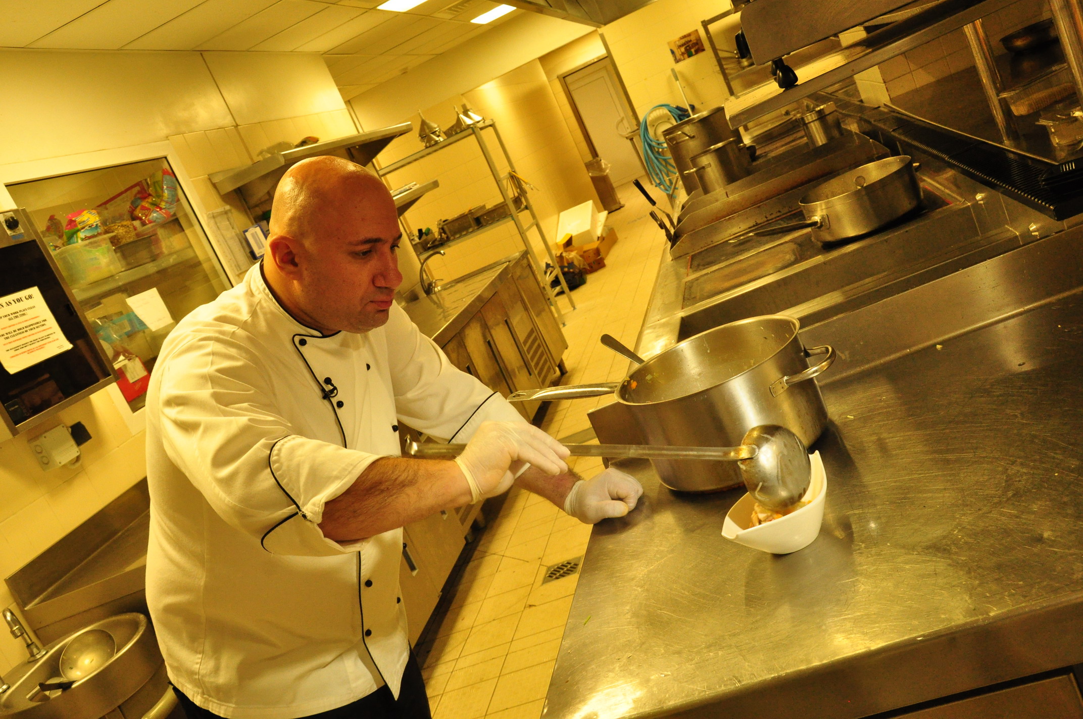 Chef Catalin Scarlatescu va invita in bucataria lui, pentru o reteta speciala!
