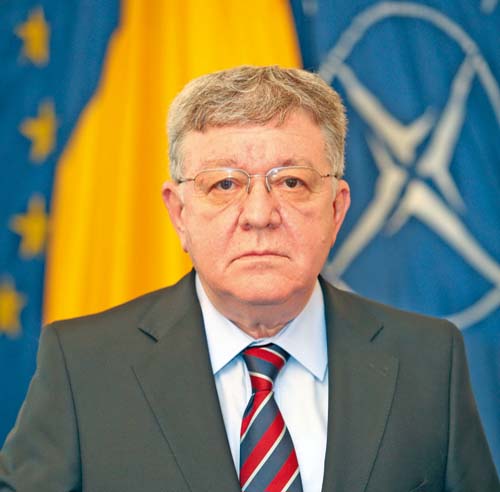 Cum functiona „fabrica de colonei” de la Ministerul Apararii