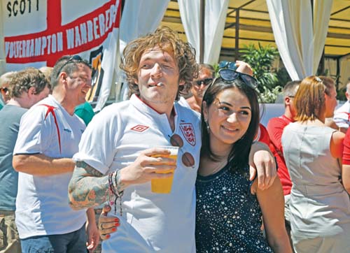 Pana acum, s-au consumat 50 de milioane de litri de bere in Anglia!