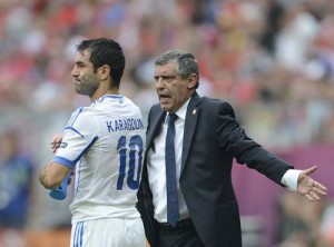 Fernando Santos si capitanul Giorgos Karagounis in timpul meciului cu Cehia agerpres_6194903 - Ziarul National