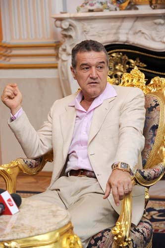 Becali negociaza cu italienii!