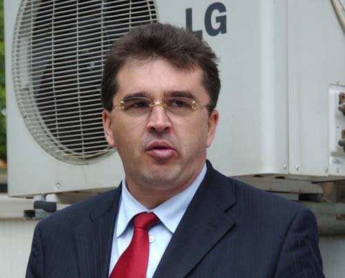 Oprisan, scos pe tusa de caldura