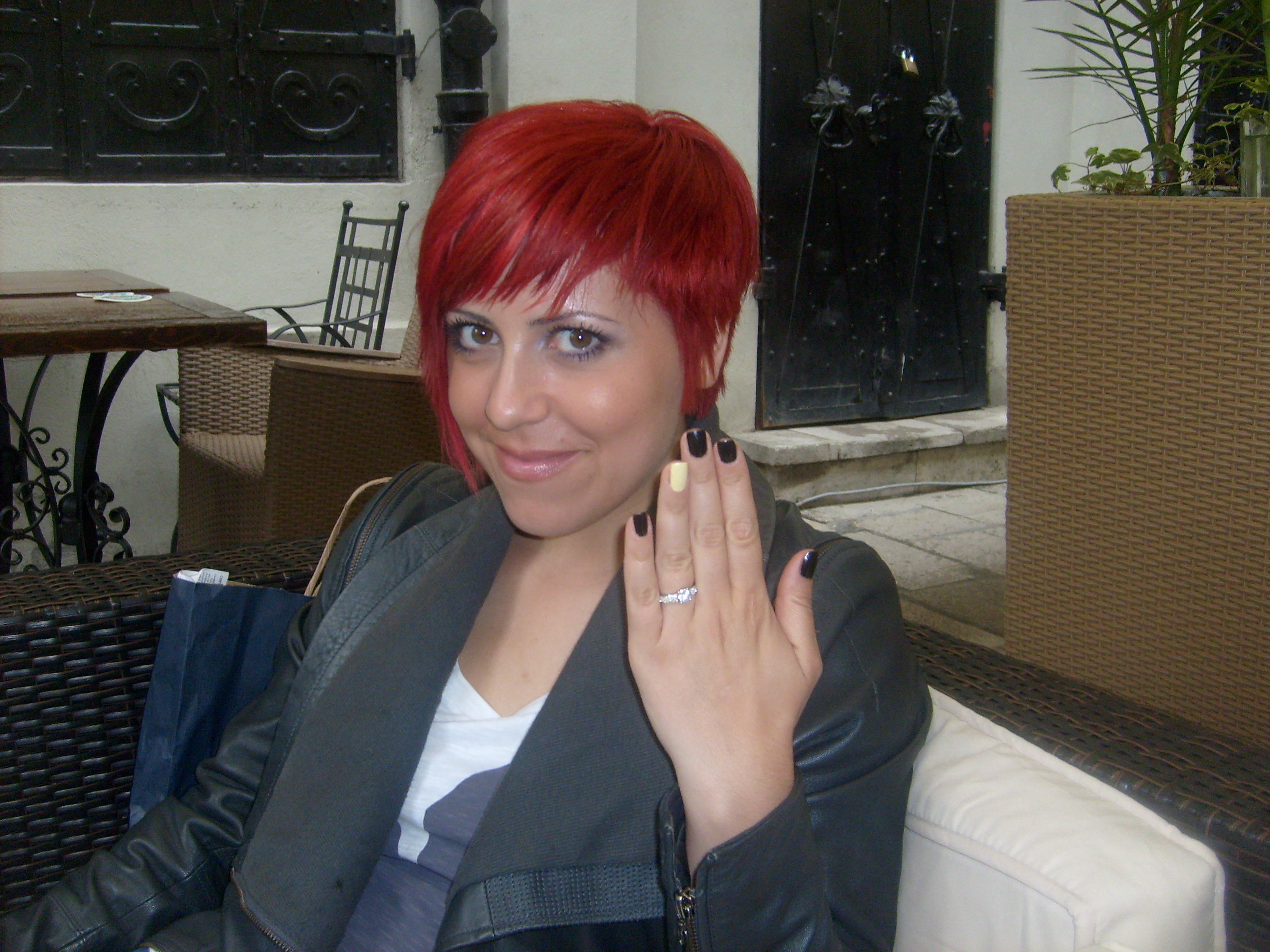 Cantareata Annely Cole, in culmea fericirii: A fost ceruta in casatorie! -VIDEO