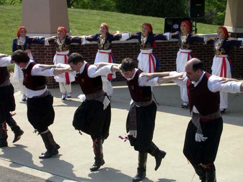 UE „danseaza” sirtaki la comanda Greciei
