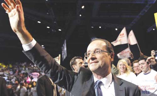 Ministrii lui Hollande dau piept cu natiunea