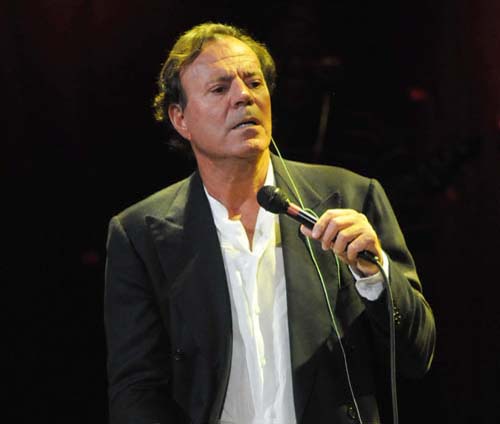 Concertul lui Iglesias la Bucuresti, pus in pericol de o frauda fiscala