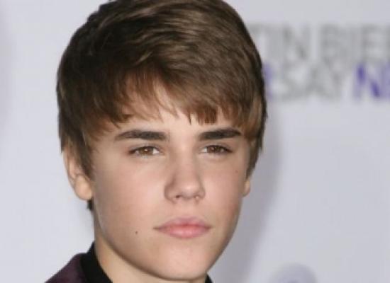 Justin Bieber a iesit din casa in chiloti! – FOTO