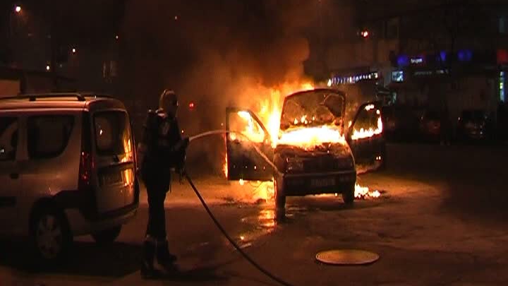Masina unui procuror DIICOT, incendiata la Botosani