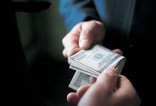Transparency International: Afaceristii fura pe mana guvernantilor