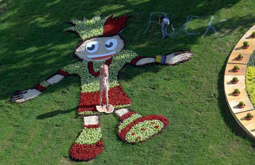 Mascotele de la Euro 2012 au avut erectie!