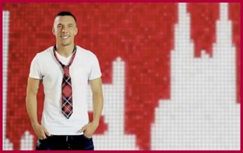 Podolski canta „Aleluia!”