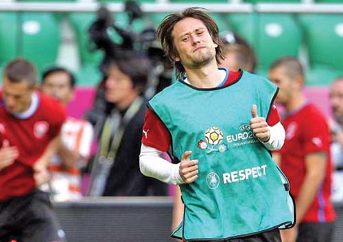 Vedeta Rosicky refuza sa cante imnul national!