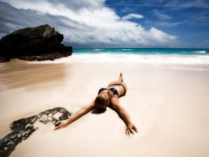 sexy-girl-on-the-beach-1920x1440-sexy-wallpaper - Ziarul National